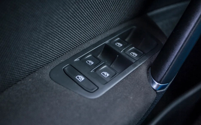 Volkswagen Golf cena 69900 przebieg: 48000, rok produkcji 2018 z Piaseczno małe 191